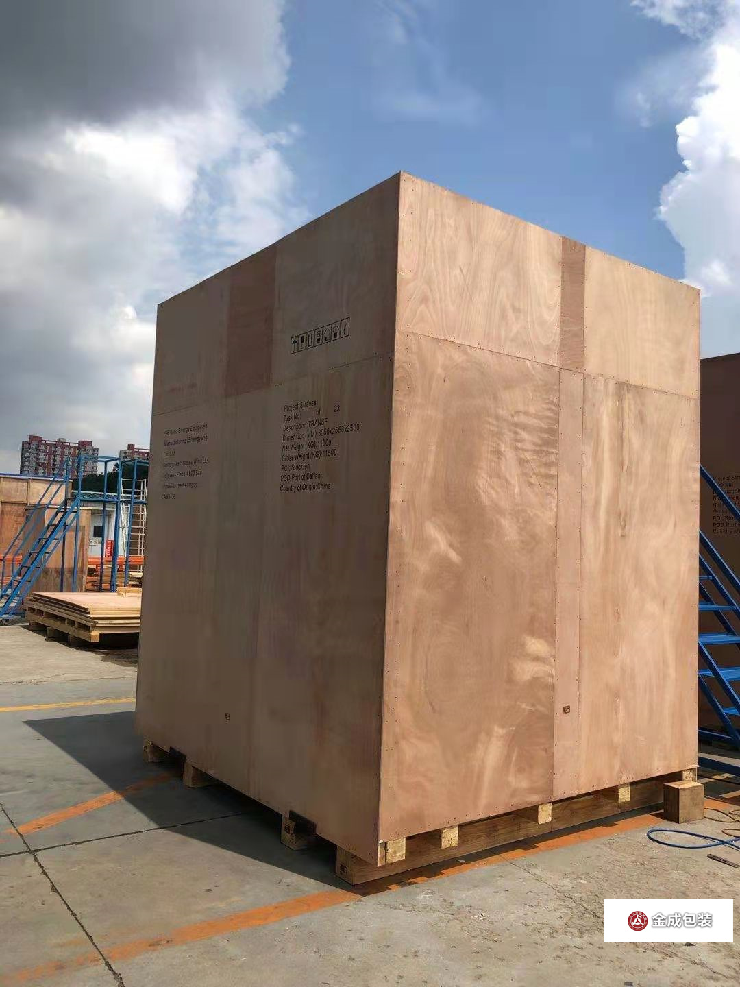 大型(xing)熱處理(li)包裝箱(xiang)