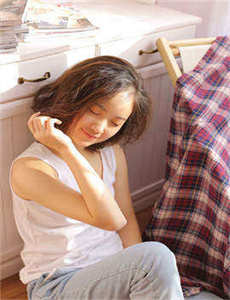 独龙纹面女